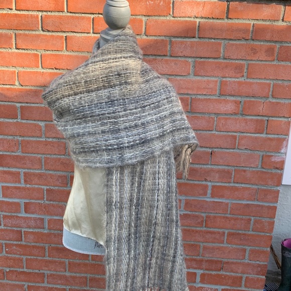 Large pure wool shawl - Picture 7 of 10